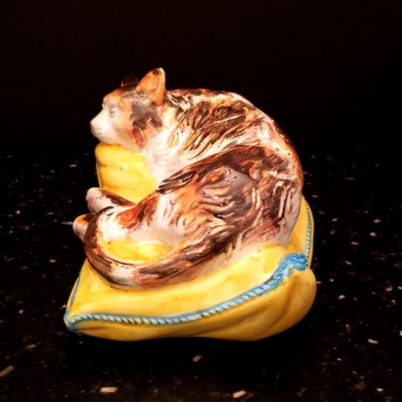 Calico Kitten Cat Sleeping on Pillow Italy Ceramic Vintage - Picture 4 of 13